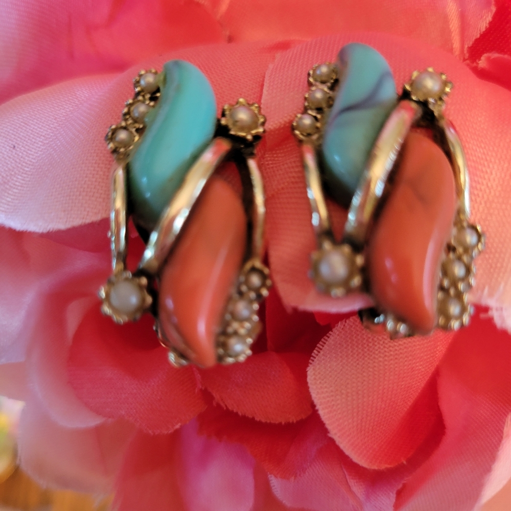 2 Pairs Vintage Clip-On Earrings ~ MCM ~ Floral ~ Pretty - Picture 13 of 15